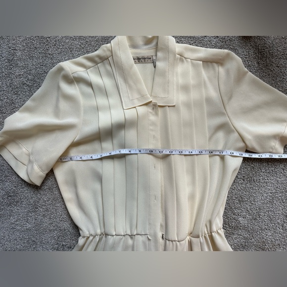 Liz Claiborne Vintage Women’s Pleated Yellow Midi Dress with Collar - Picture 4 of 5